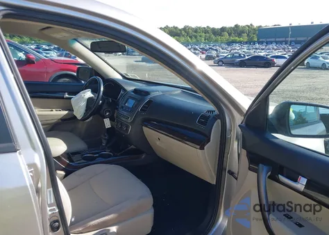 2015 Kia Sorento Lx из США, поврежденный, VIN 5XYKTDA64FG617169